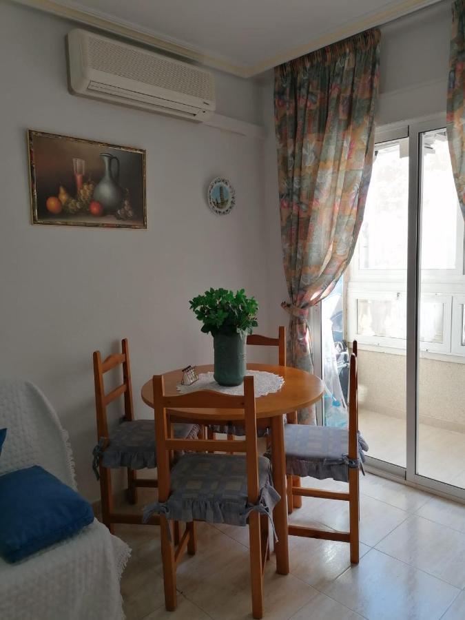 Gemuetliche Ferienwohnung In Torrevieja Ca100M Vom Strand Playa Del Cura Entfernt Zewnętrze zdjęcie