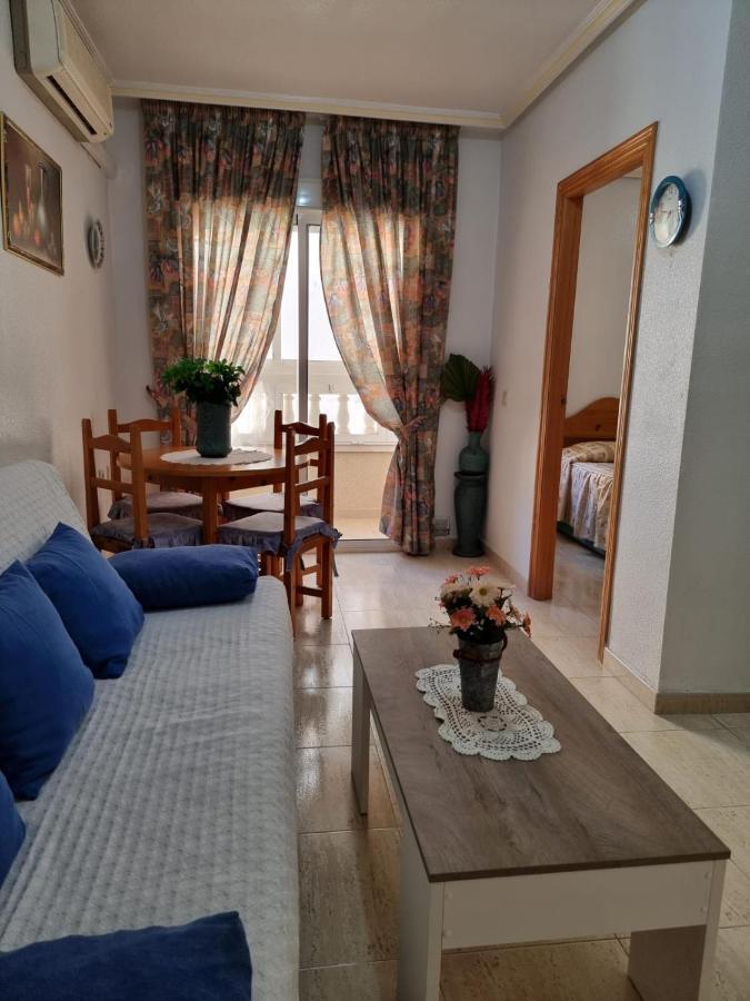 Gemuetliche Ferienwohnung In Torrevieja Ca100M Vom Strand Playa Del Cura Entfernt Zewnętrze zdjęcie